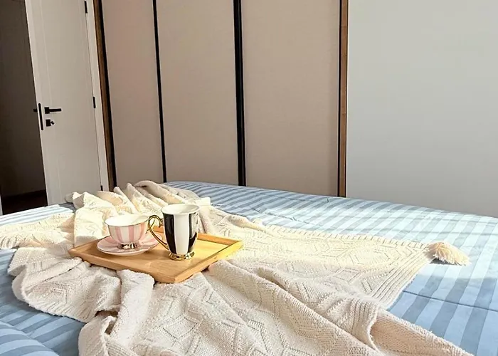 The Giraffe's Apartment *