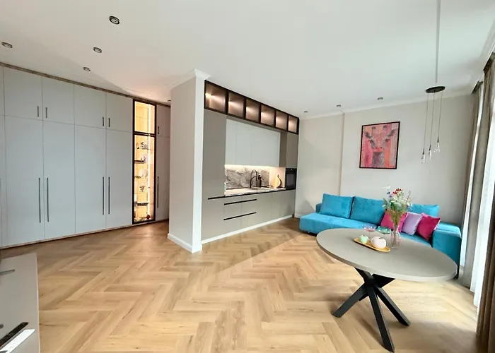 The Giraffe's Apartment *